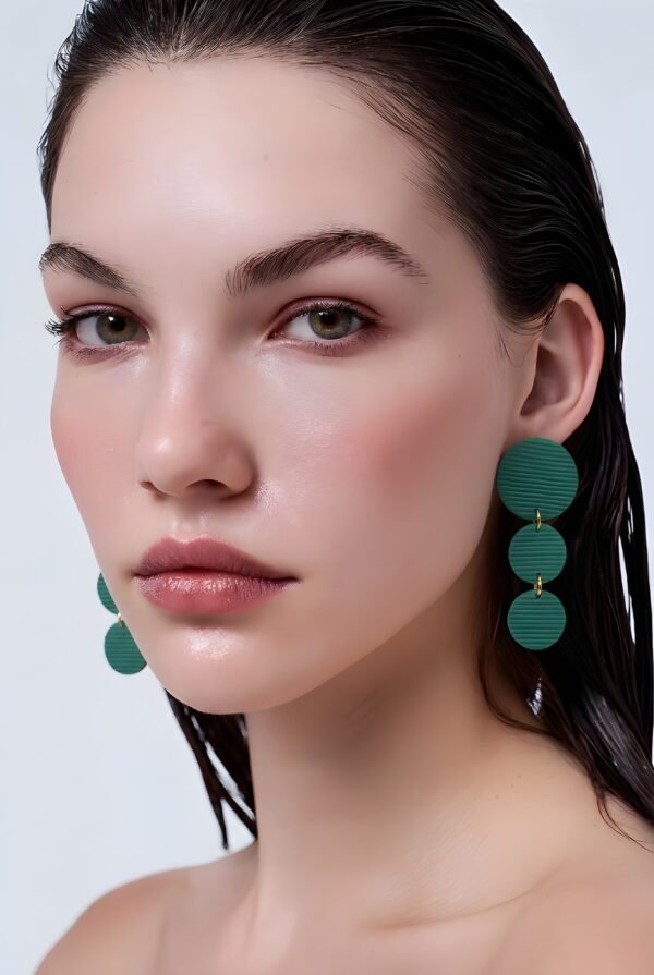 IMG-bf7561e0e5f14ceaa5d53859e294c4a8-V Triple Drop