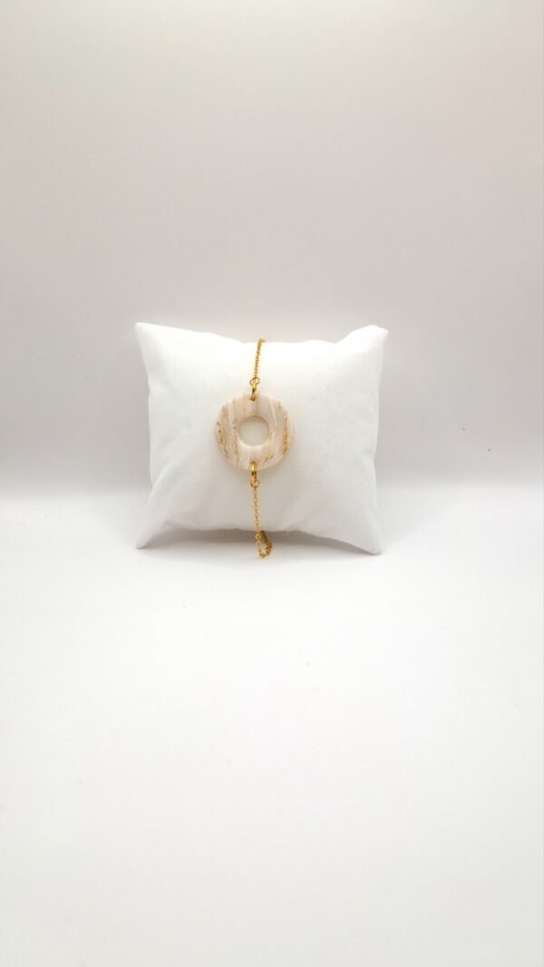 IMG-d27717476b2949b52098b112d2fd320c-V Golden Marble